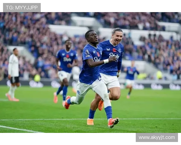 埃弗顿胜曼联后图赫尔与格拉利什深度对话引发关注